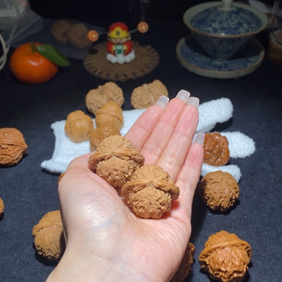 文玩核桃吊坠白狮子39