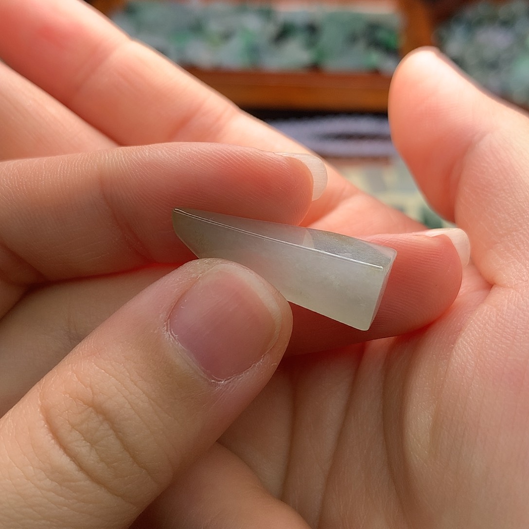 翡翠未镶嵌颈饰料子