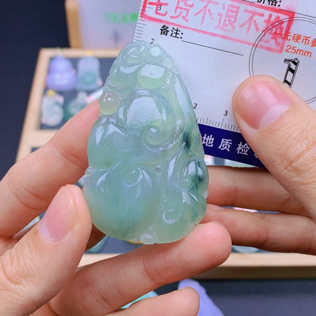 翡翠未镶嵌颈饰翡翠