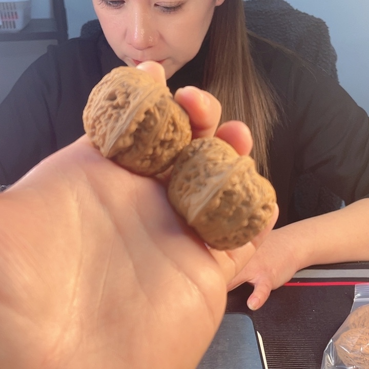 龙***舞文玩核桃吊坠元宝