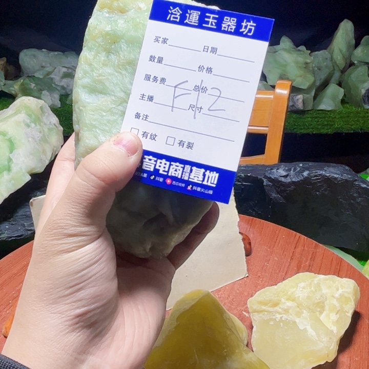 蛇纹石玉未镶嵌纯天然岫玉摆石摆件