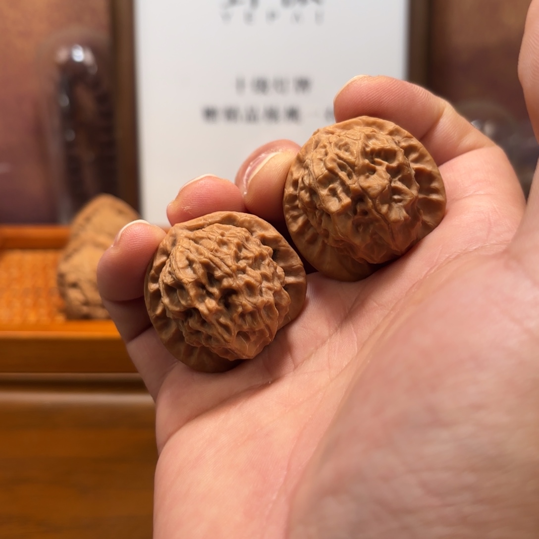 文玩核桃吊坠瓷娃娃Q6113