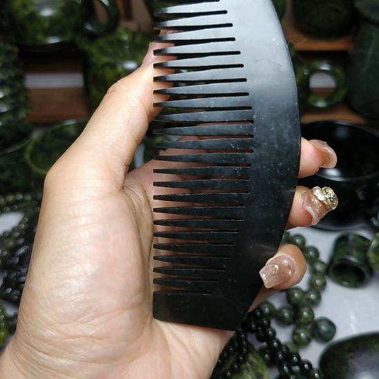 未镶嵌蛇纹石玉梳子