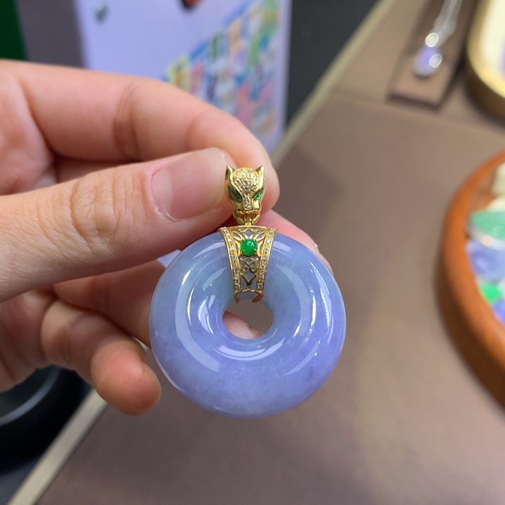 翡翠18K金镶嵌颈饰翡翠