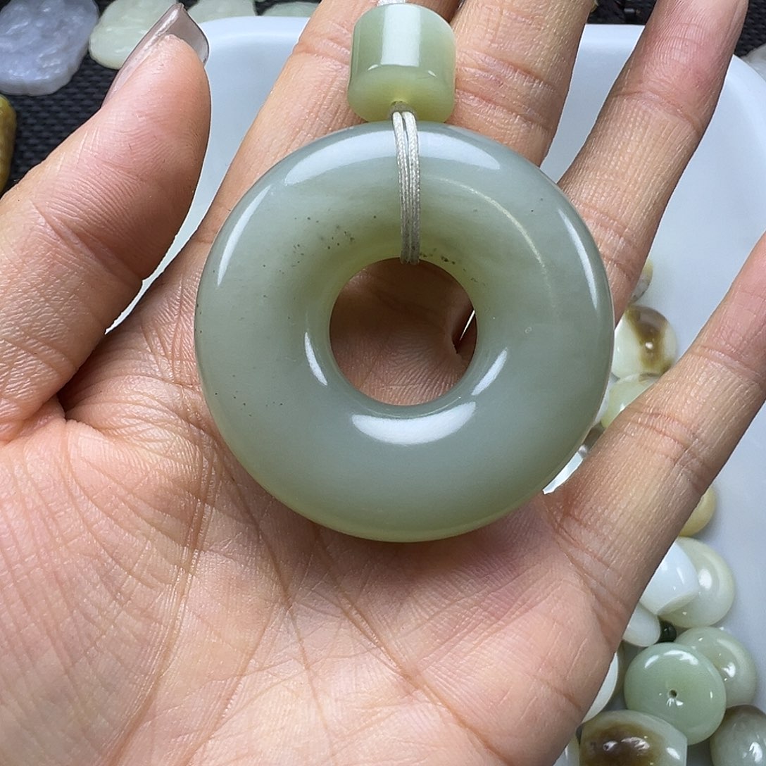 用***7和田玉未镶嵌吊坠(不含链)福利漏，不退不换，不带证书