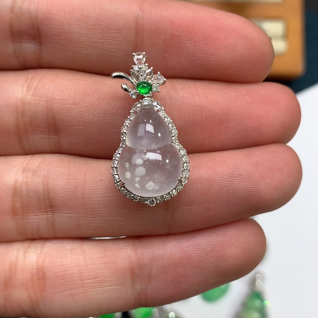 翡翠吊坠(不含链)18K金镶嵌白冰葫芦