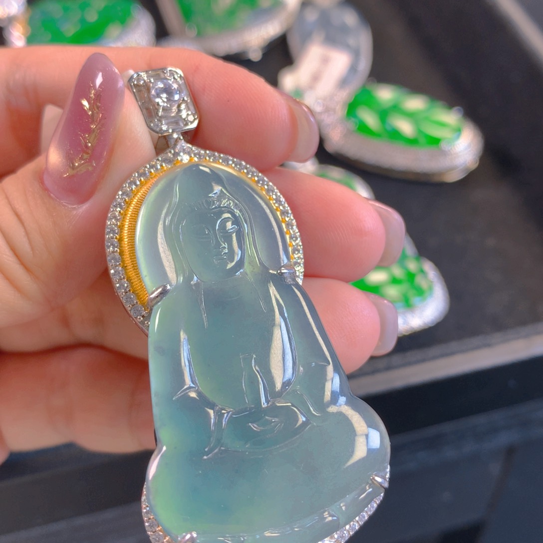 翡翠颈饰未镶嵌翡翠