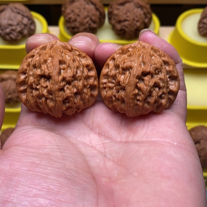 文玩核桃把件40三角白