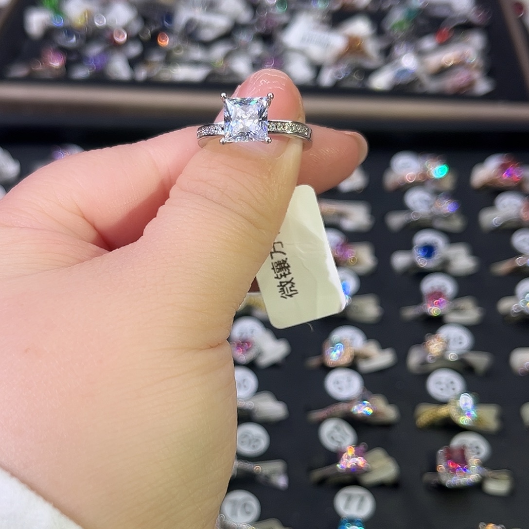 莫桑石非金属微镶方糖两卡-17.5