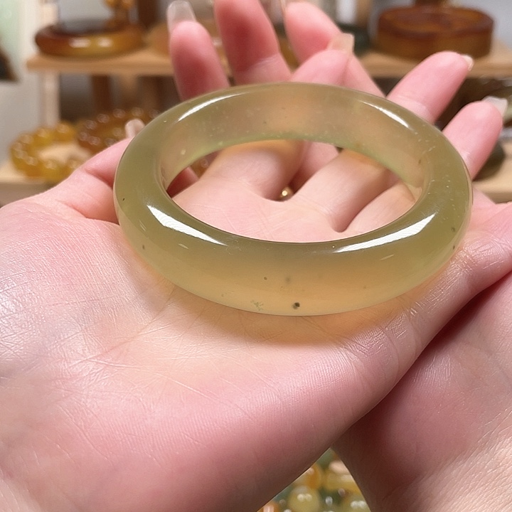 蛇纹石玉手镯未镶嵌波*