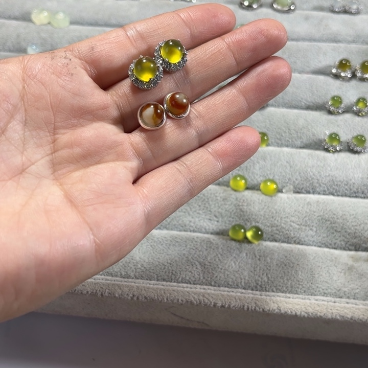 蛇纹石玉耳饰未镶嵌