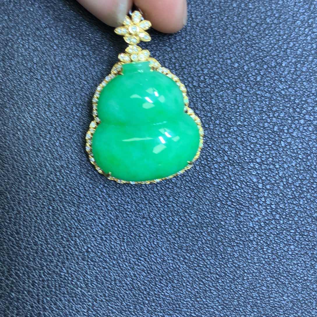 翡翠颈饰18K金镶嵌翡翠