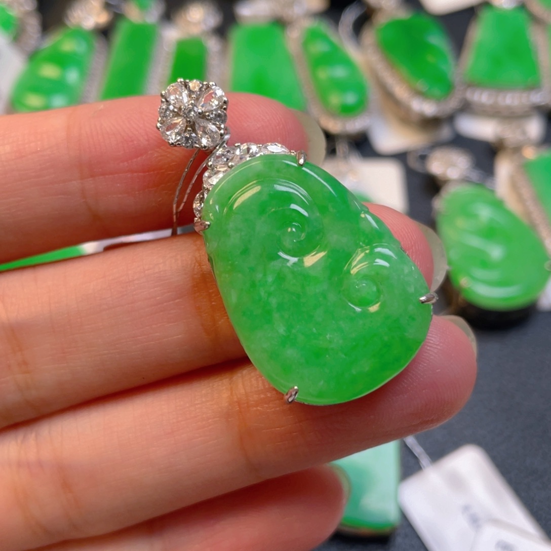 独***王颈饰银S925镶嵌翡翠