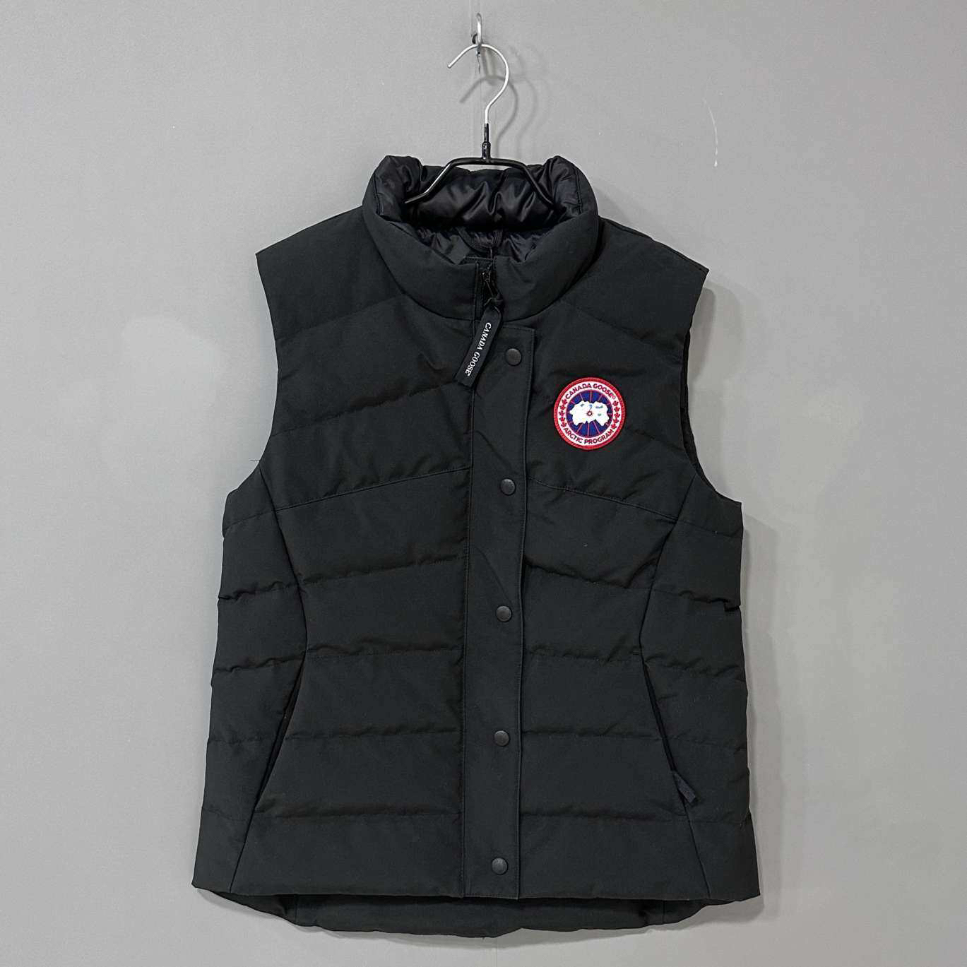 99新 CANADA GOOSE 黑色徽标羽绒马甲/99新/S码/83487