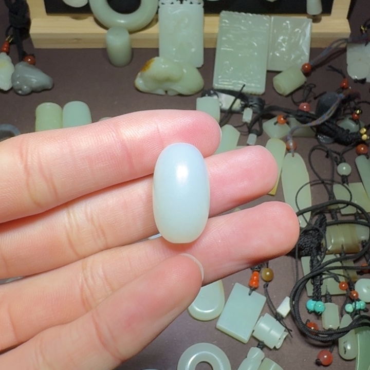 和田玉吊坠(不含链)未镶嵌云****）