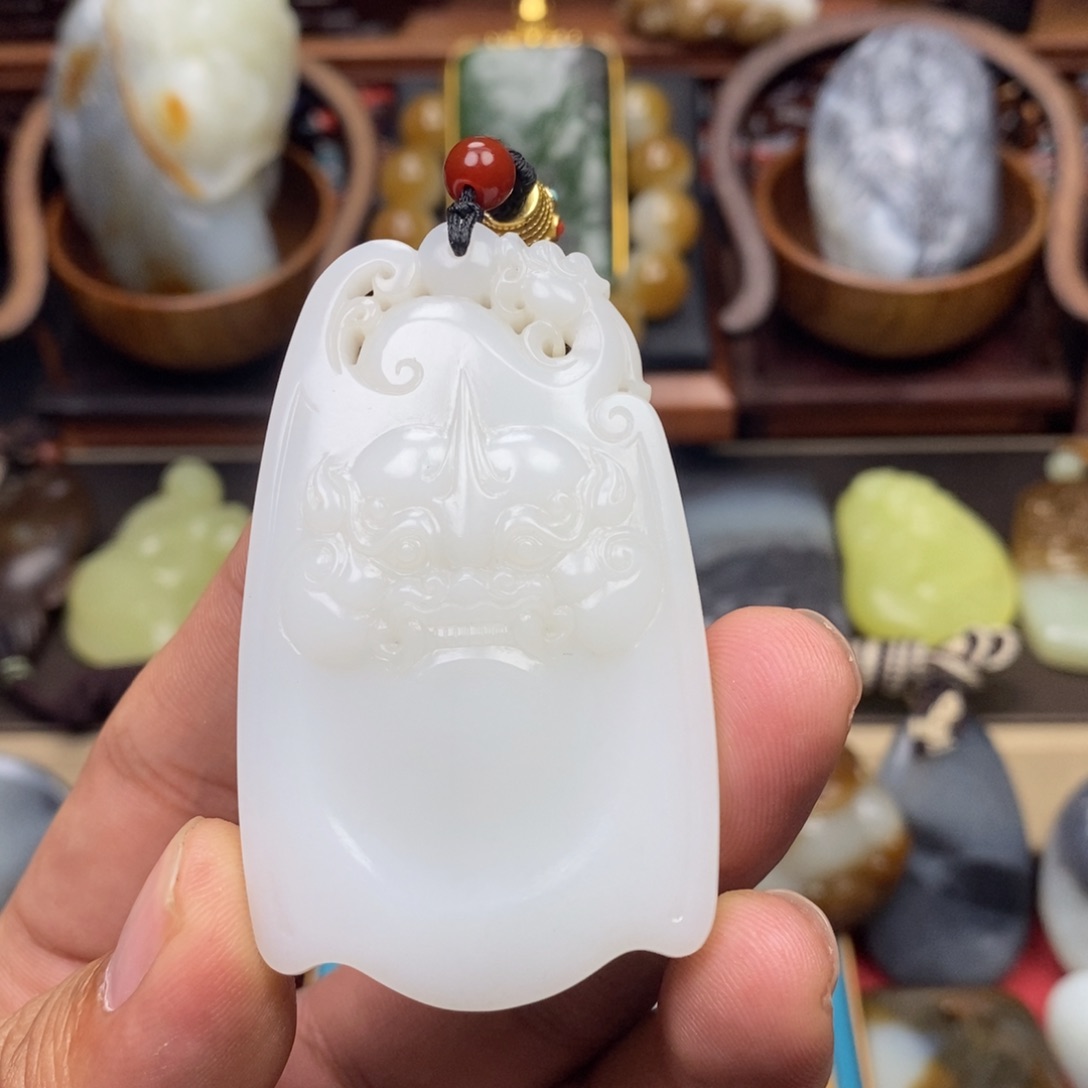 四***谈和田玉未镶嵌颈饰