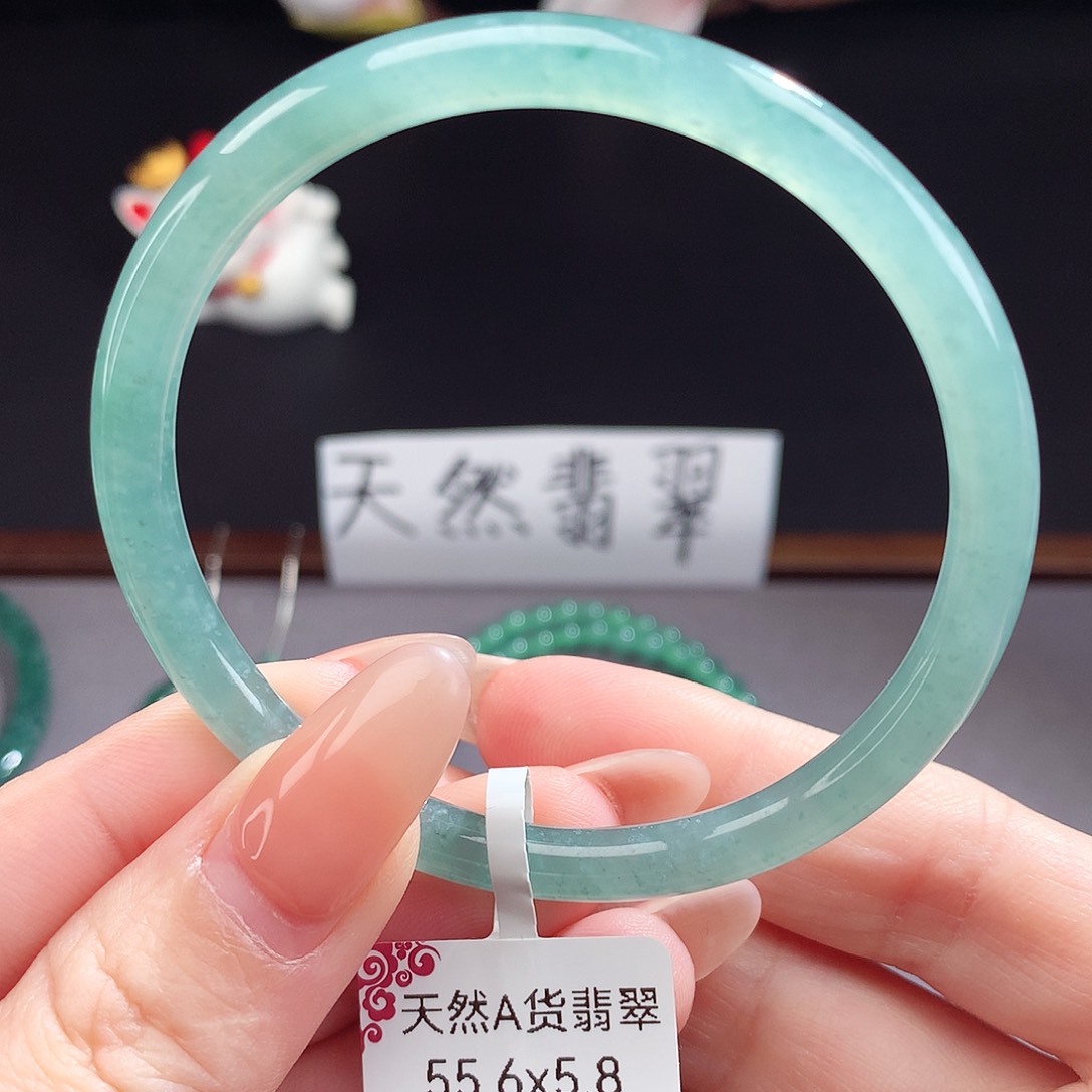 翡翠手镯（圆镯）未镶嵌