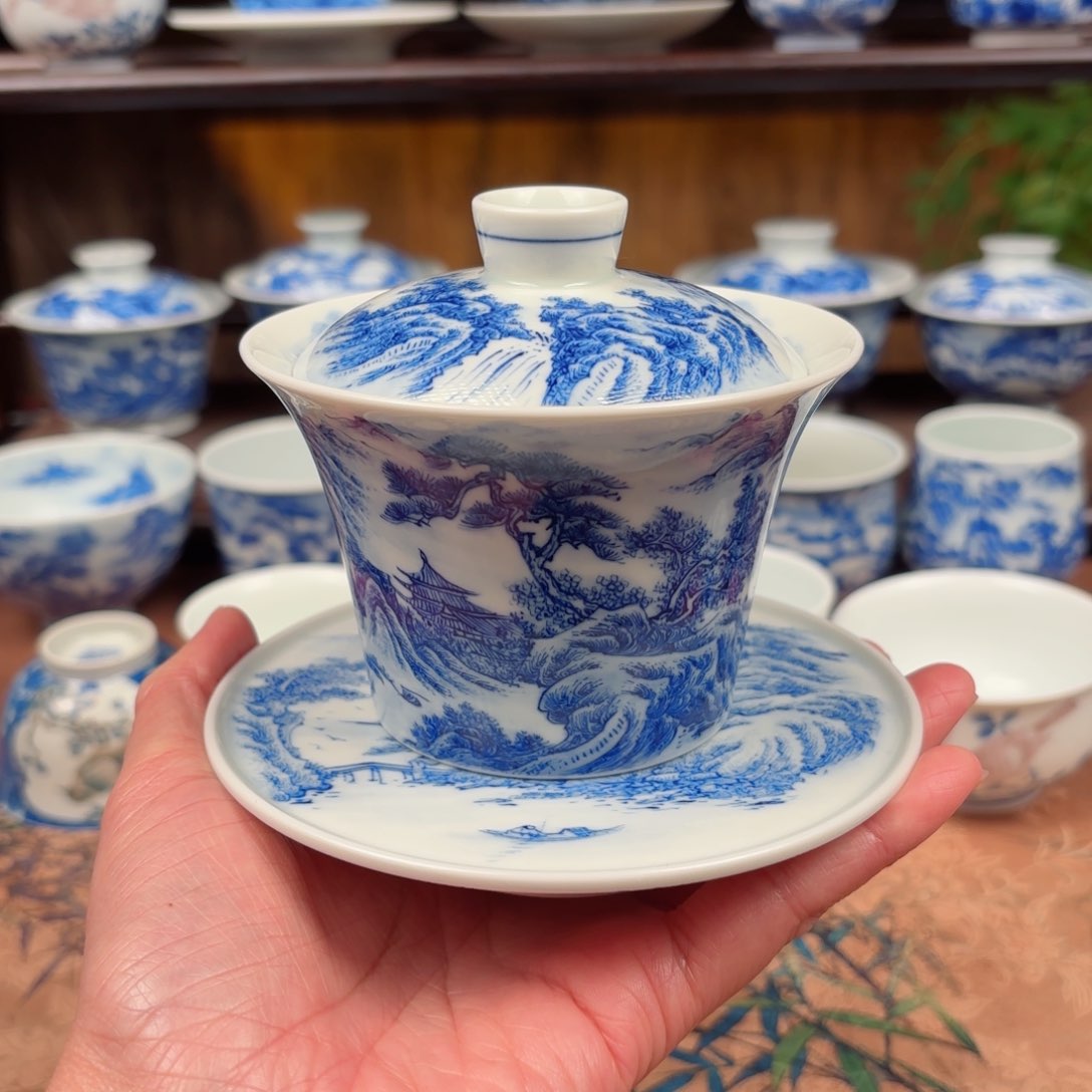 风*了手绘青花陶瓷盖碗