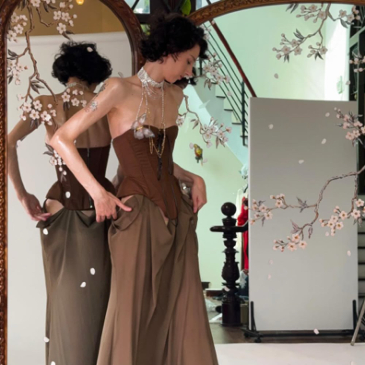 【国产版】咖啡色蝴蝶辣妹抹胸长裙套装显瘦