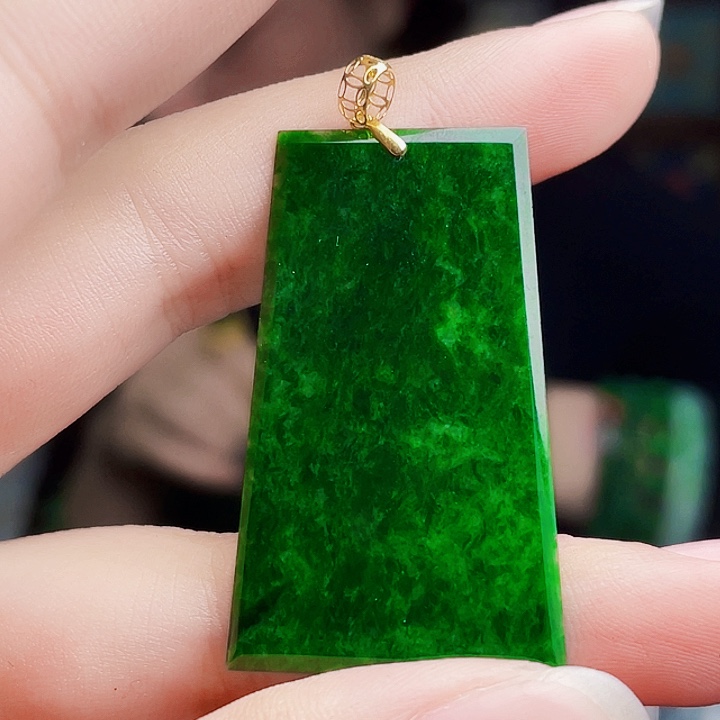 翡翠18K金镶嵌颈饰多样性