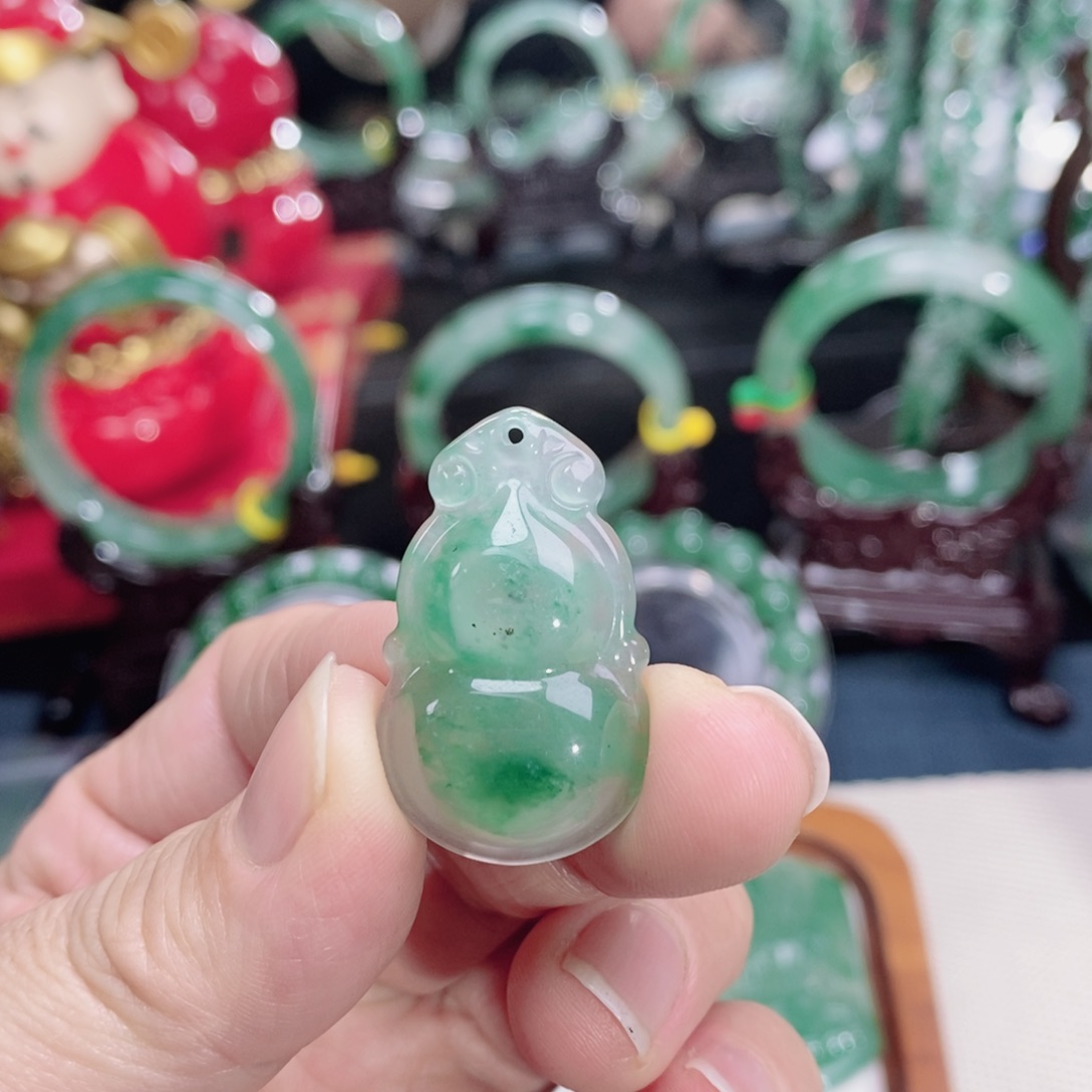 石英质玉颈饰未镶嵌葫芦