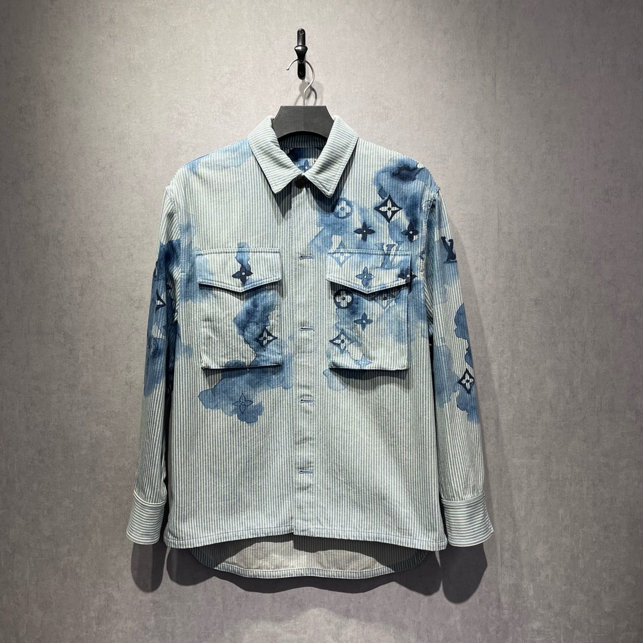 99新 LouisVuitton/路易威登 条纹水墨logo牛仔衬衫/XS码DY213220