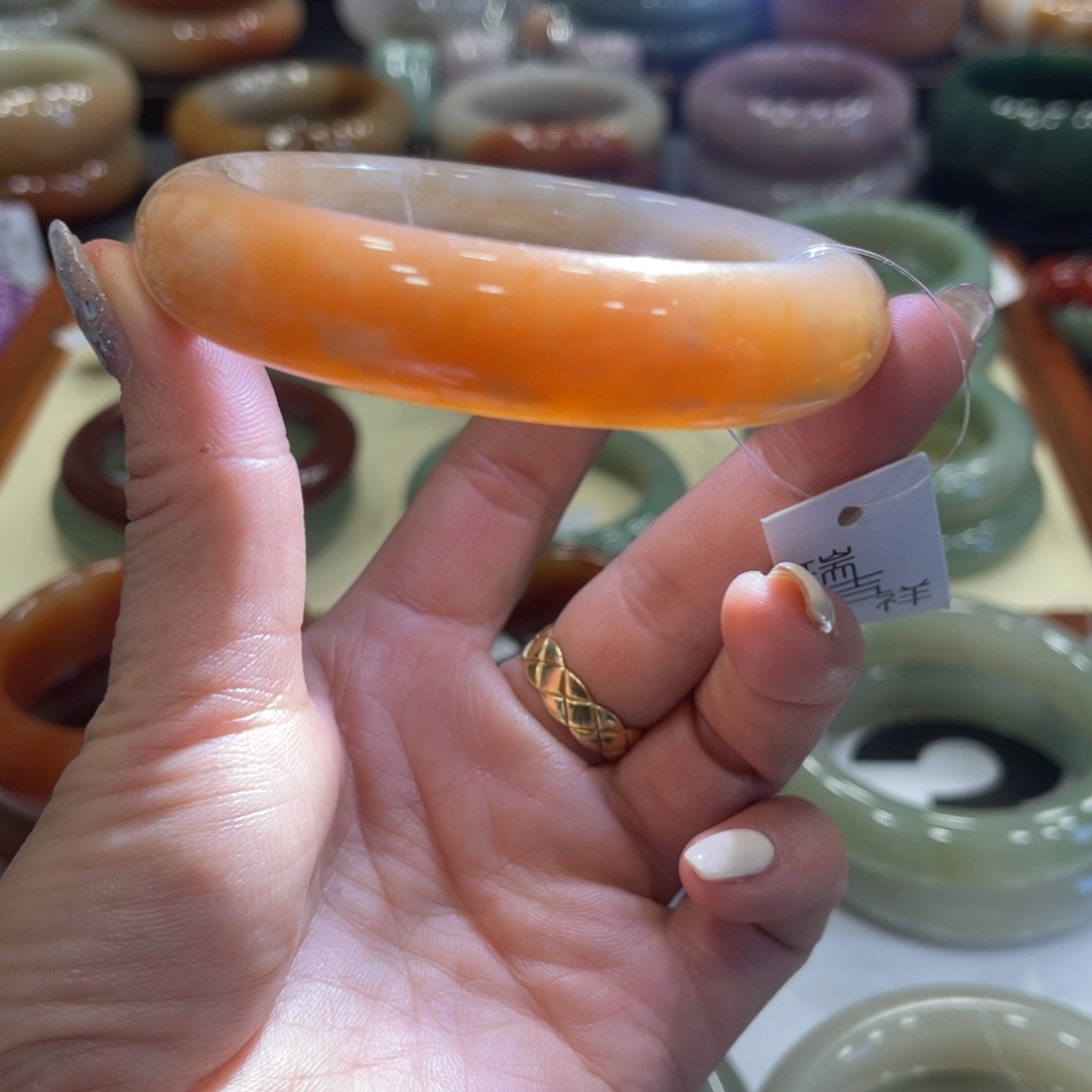 石英质玉手镯未镶嵌