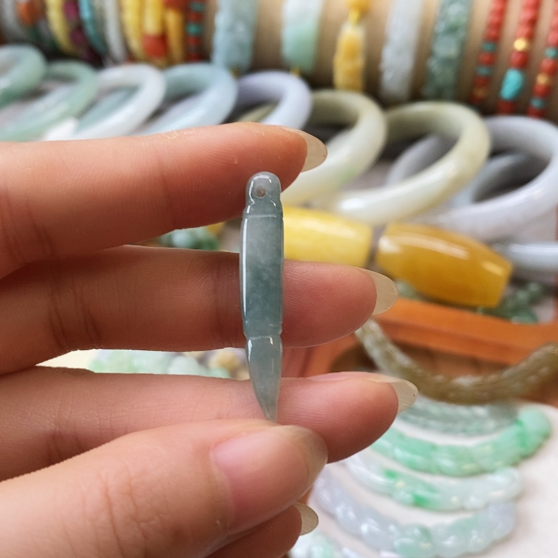 翡翠挂件未镶嵌翡翠挂件