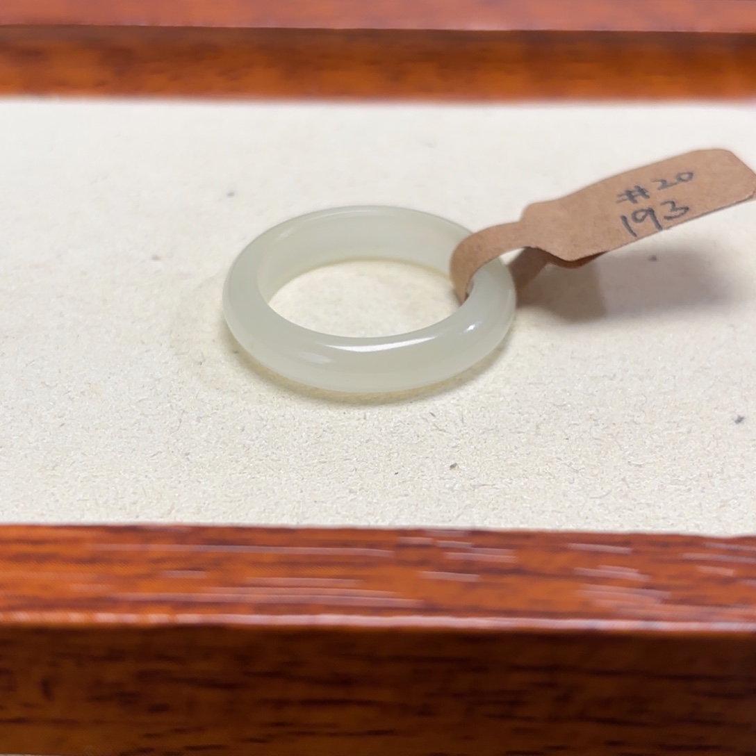 和田玉未镶嵌戒指