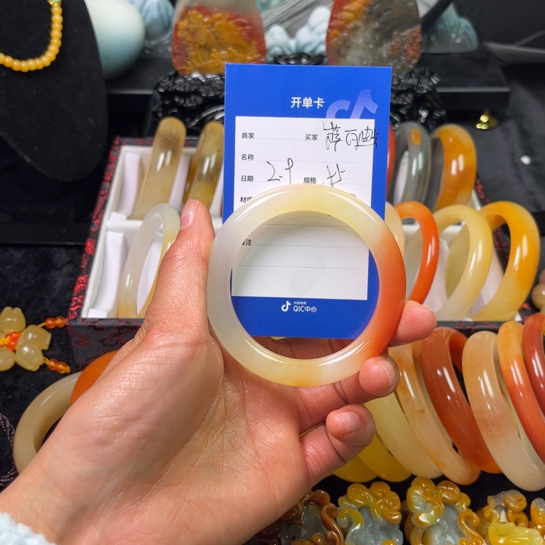 石英质玉（黄龙玉）手镯未镶嵌萨**卡