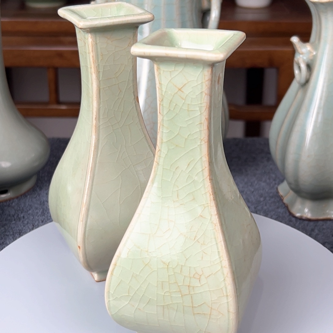 瓷片陶瓷龙泉四方瓶