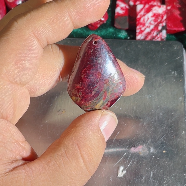 天然辰砂原石首饰