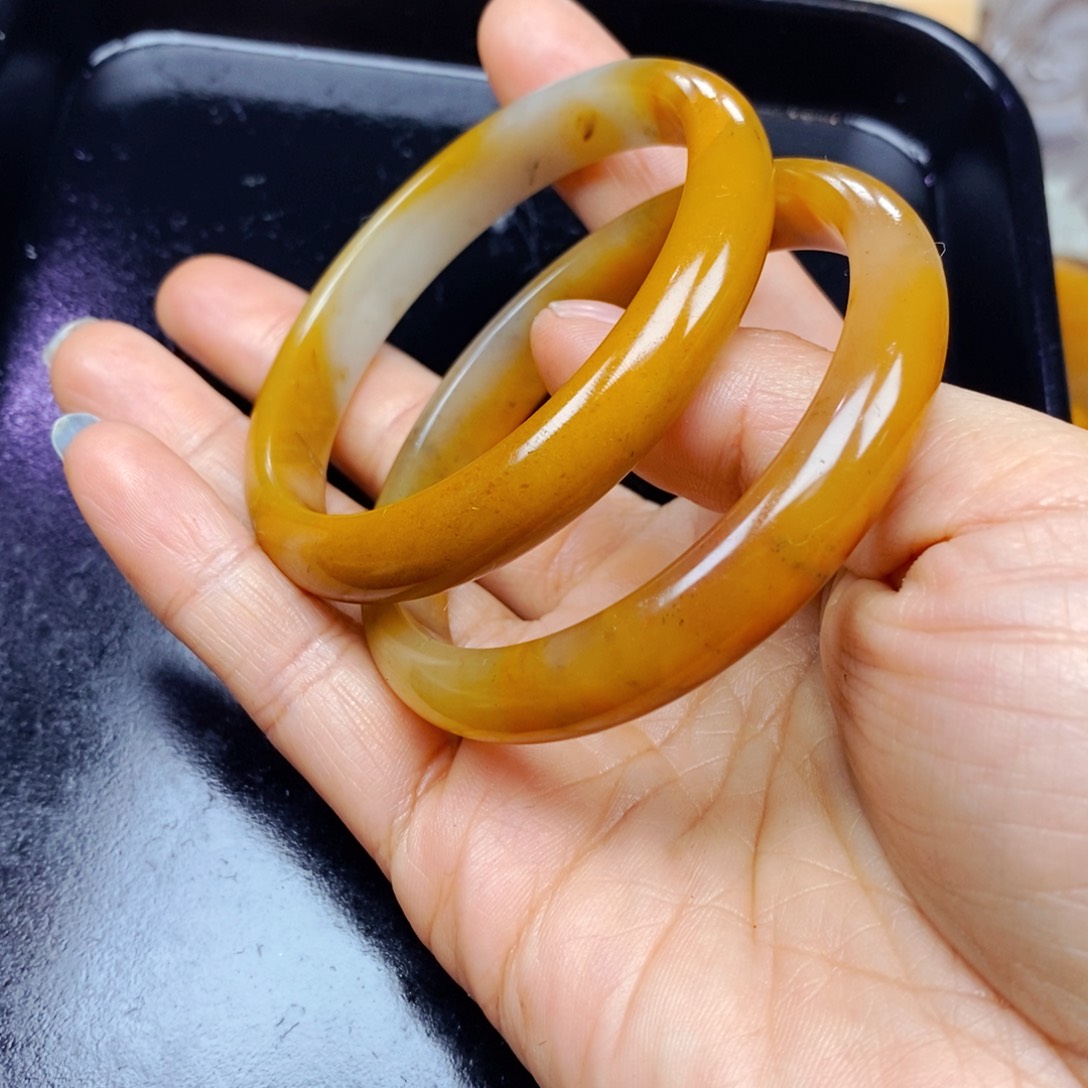 石英质玉（黄龙玉）未镶嵌颈饰