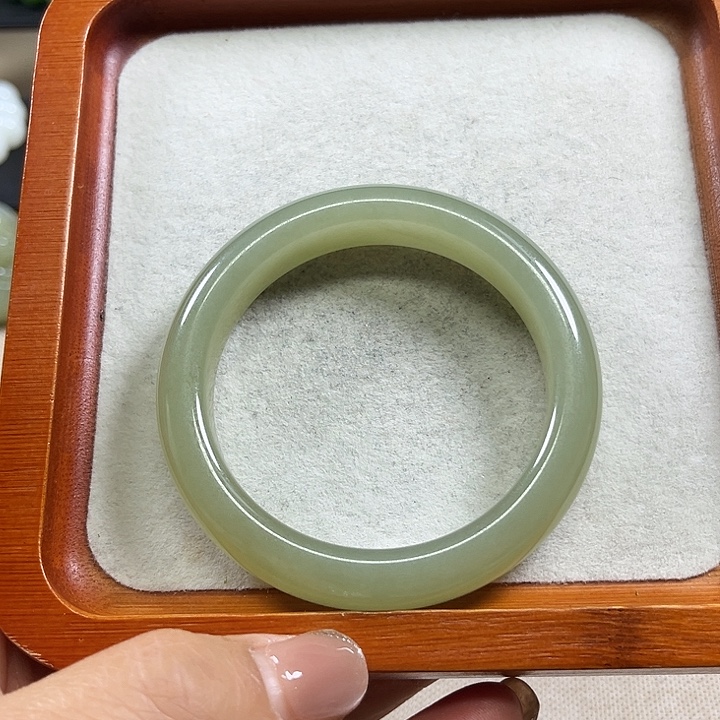 用***9和田玉未镶嵌手镯