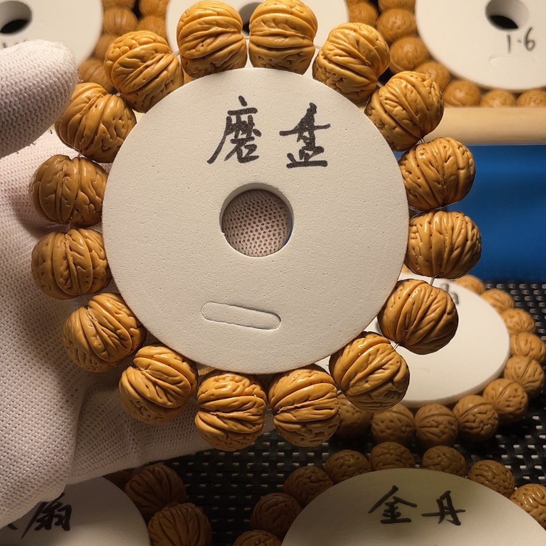 用***7桃木磨盘桃核，皮质好，OK复发