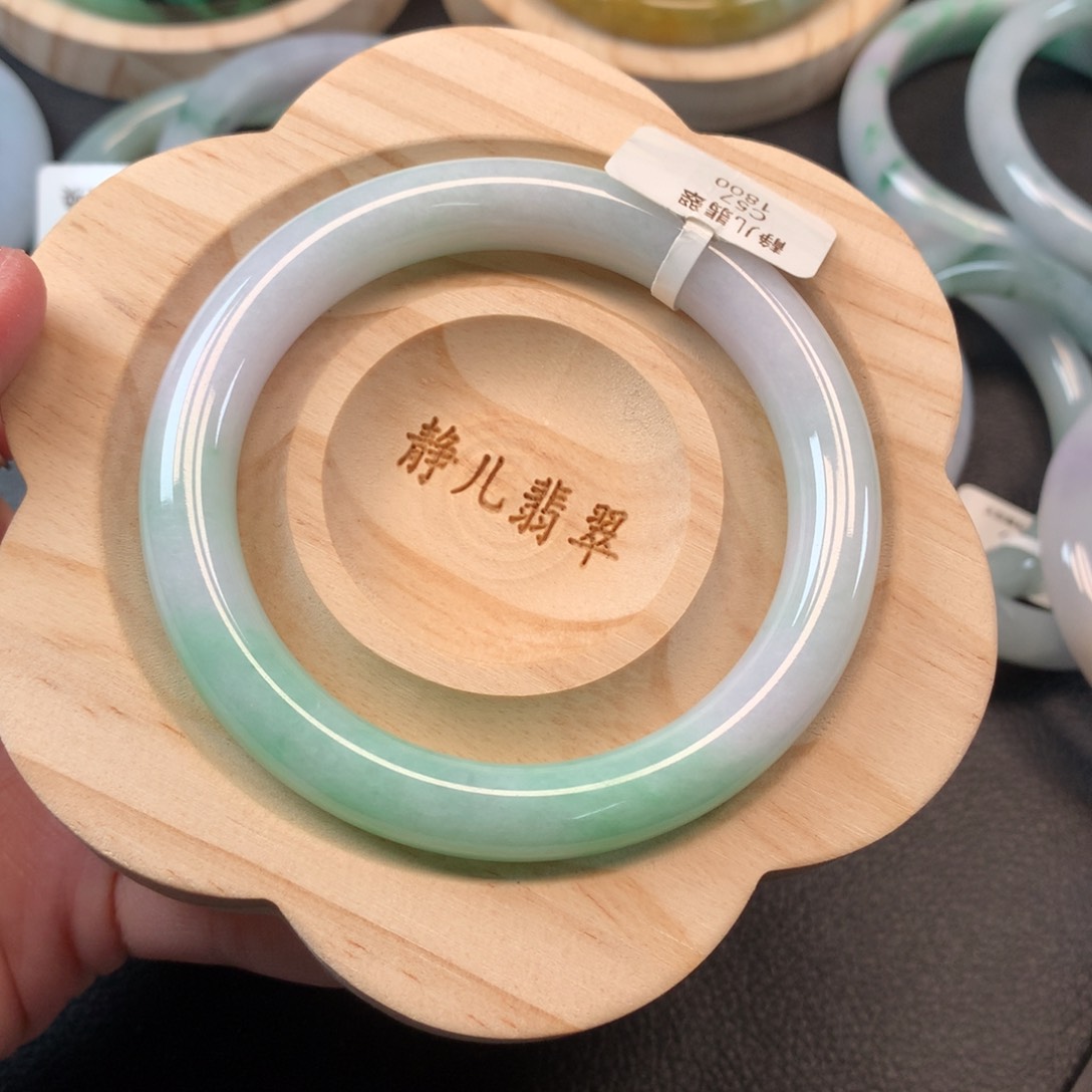 翡翠手镯未镶嵌57圈口