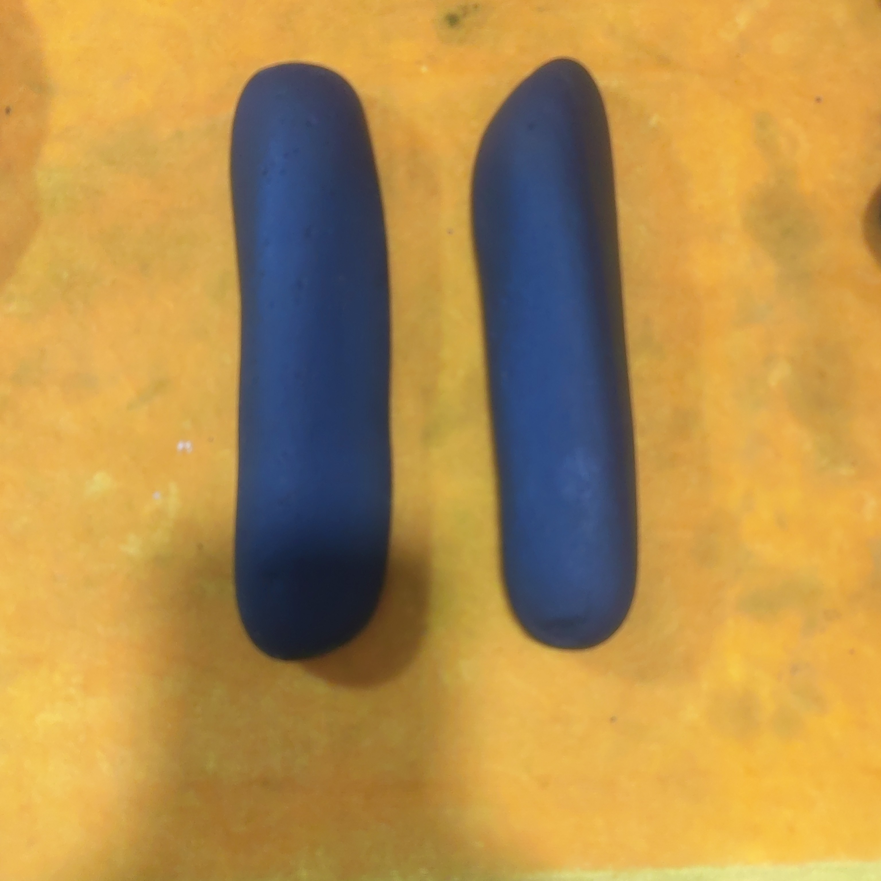 家具摆件黑色蓝色镇尺造型石摆件原石摆件长22MM宽5MM厚3MM