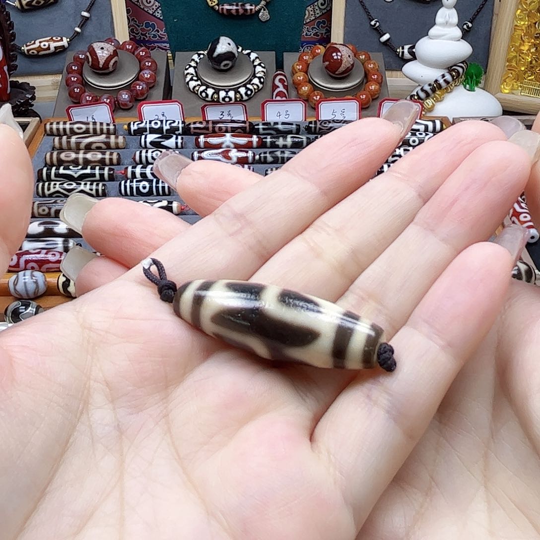 玛瑙/玉髓颈饰未镶嵌山**川