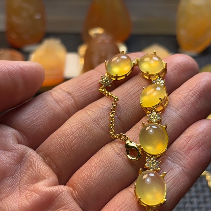 戈***鹰石英质玉未镶嵌旦面