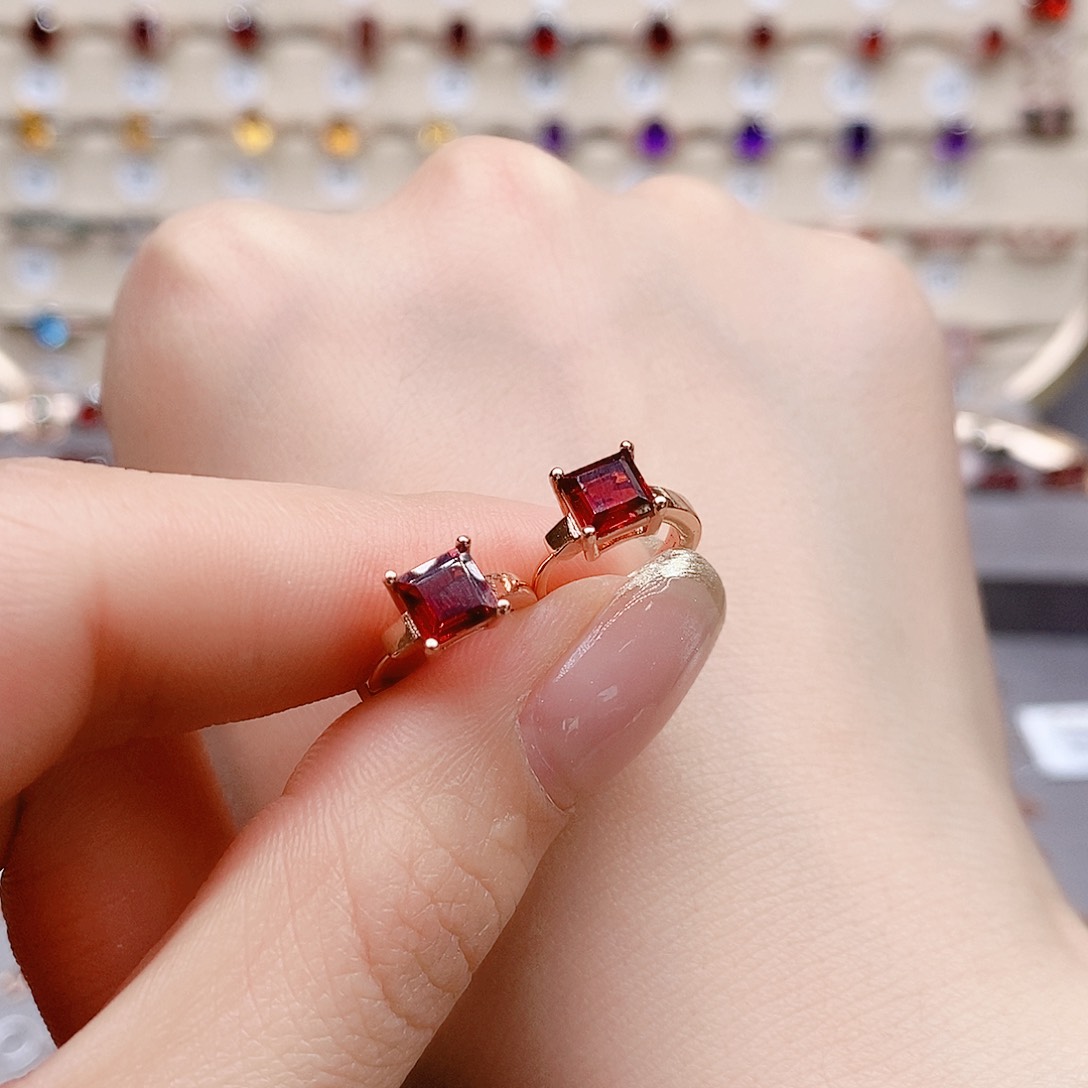 石榴石耳钉银S925镶嵌耳钉