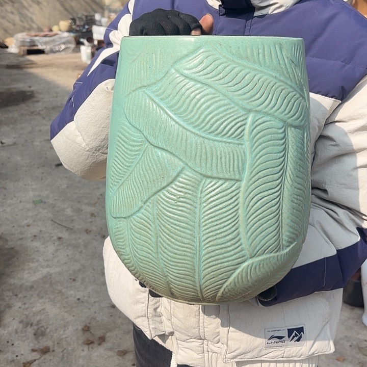 红陶绿芭蕉叶口径20高度30