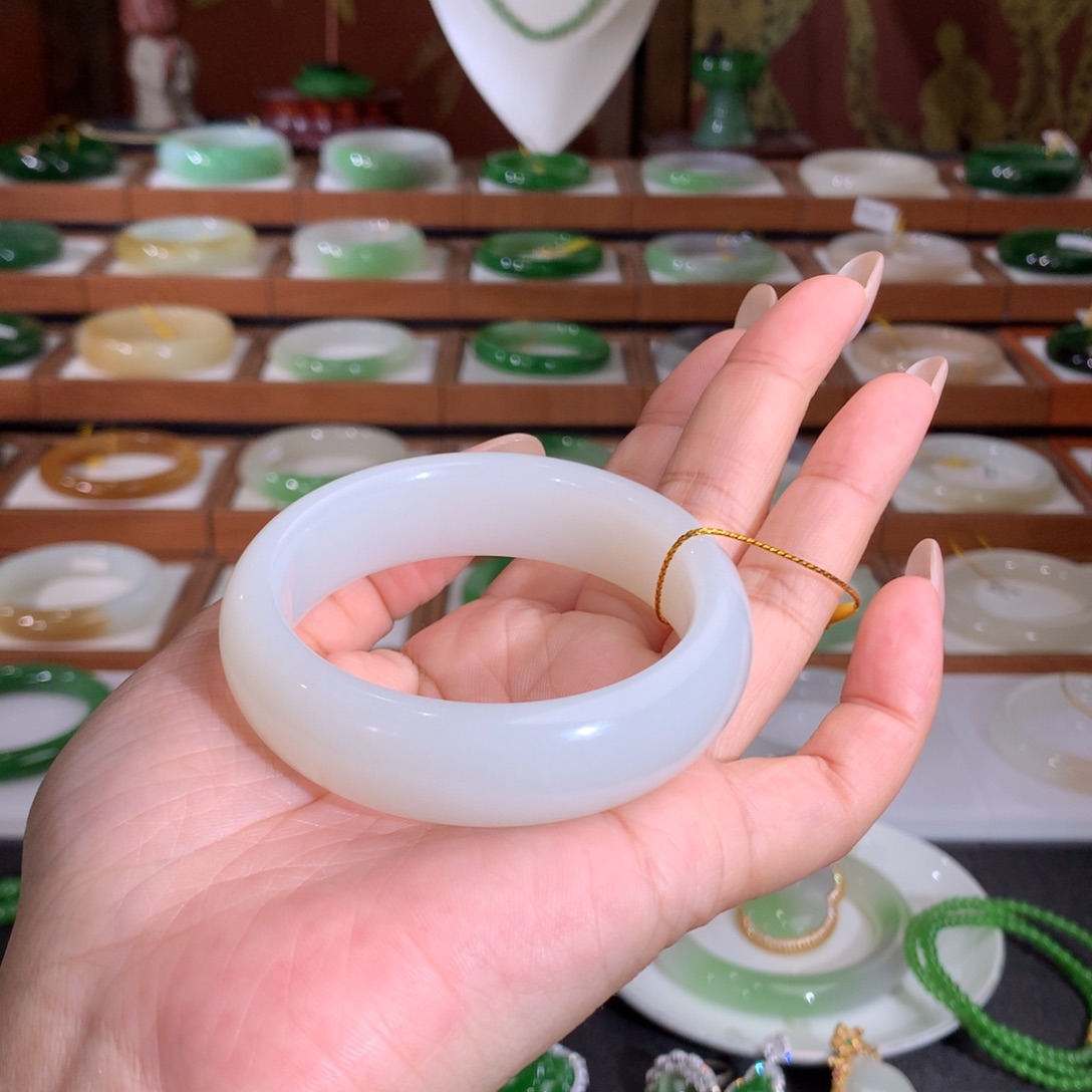 和田玉未镶嵌手镯