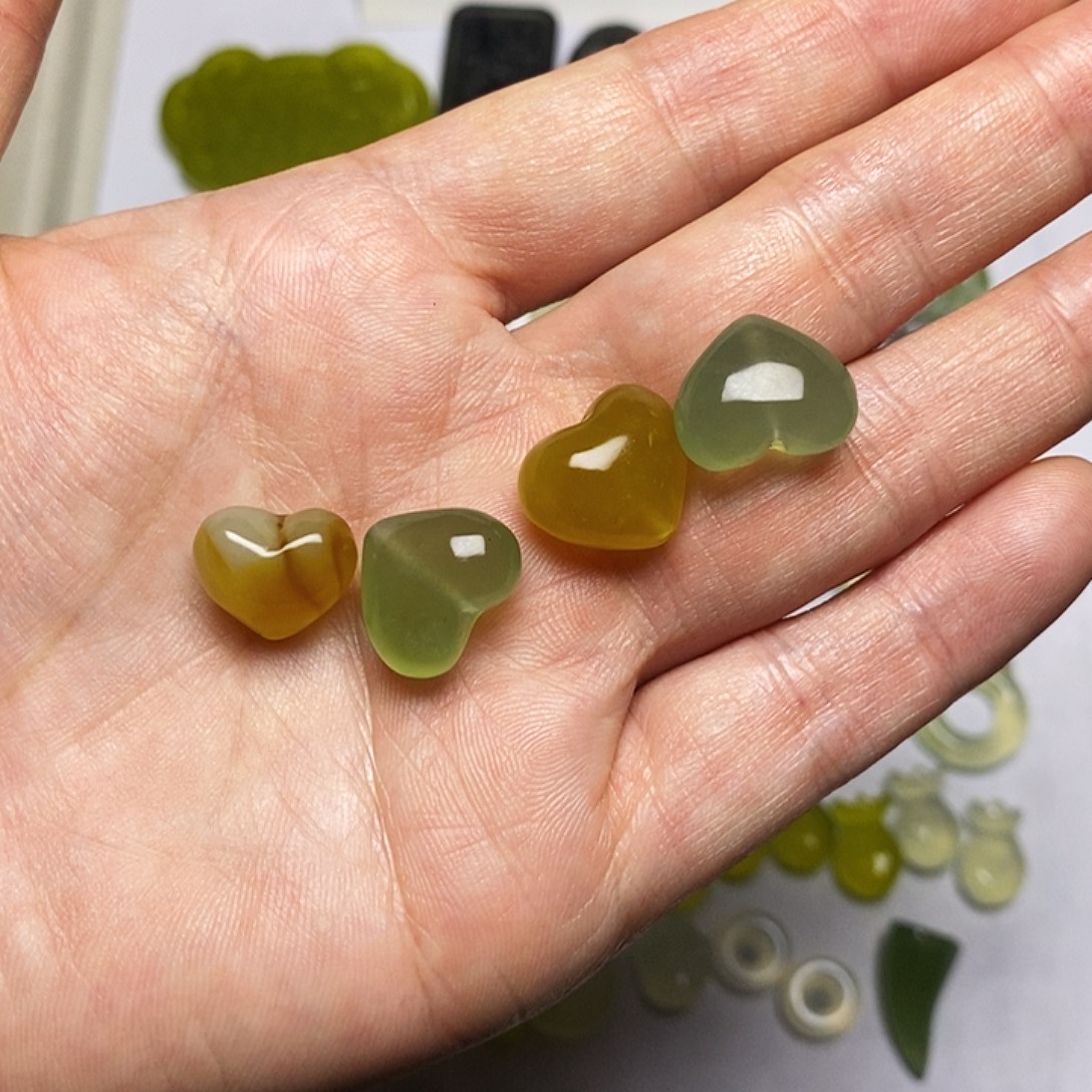 卡***咩蛇纹石玉未镶嵌颈饰