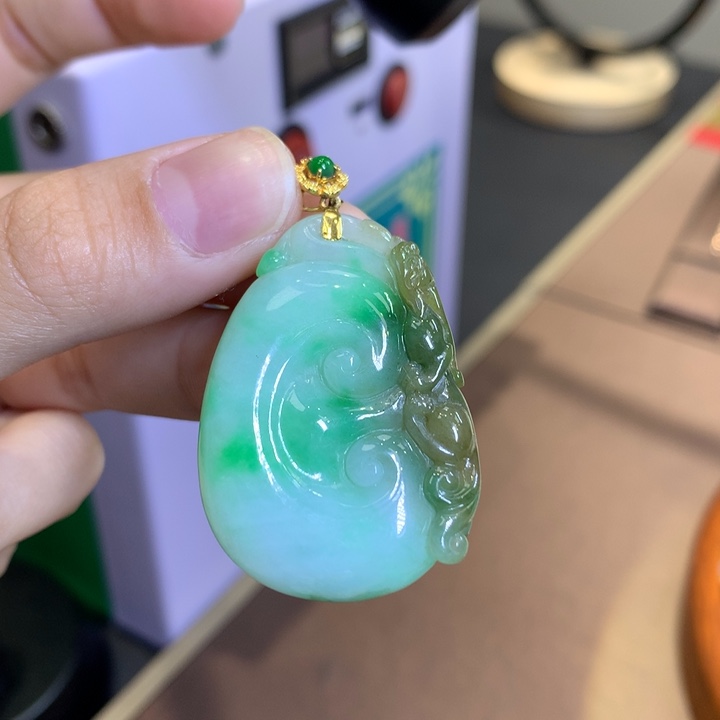 翡翠18K金镶嵌颈饰翡翠