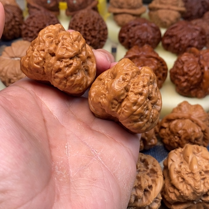 文玩核桃把件磊***.核桃