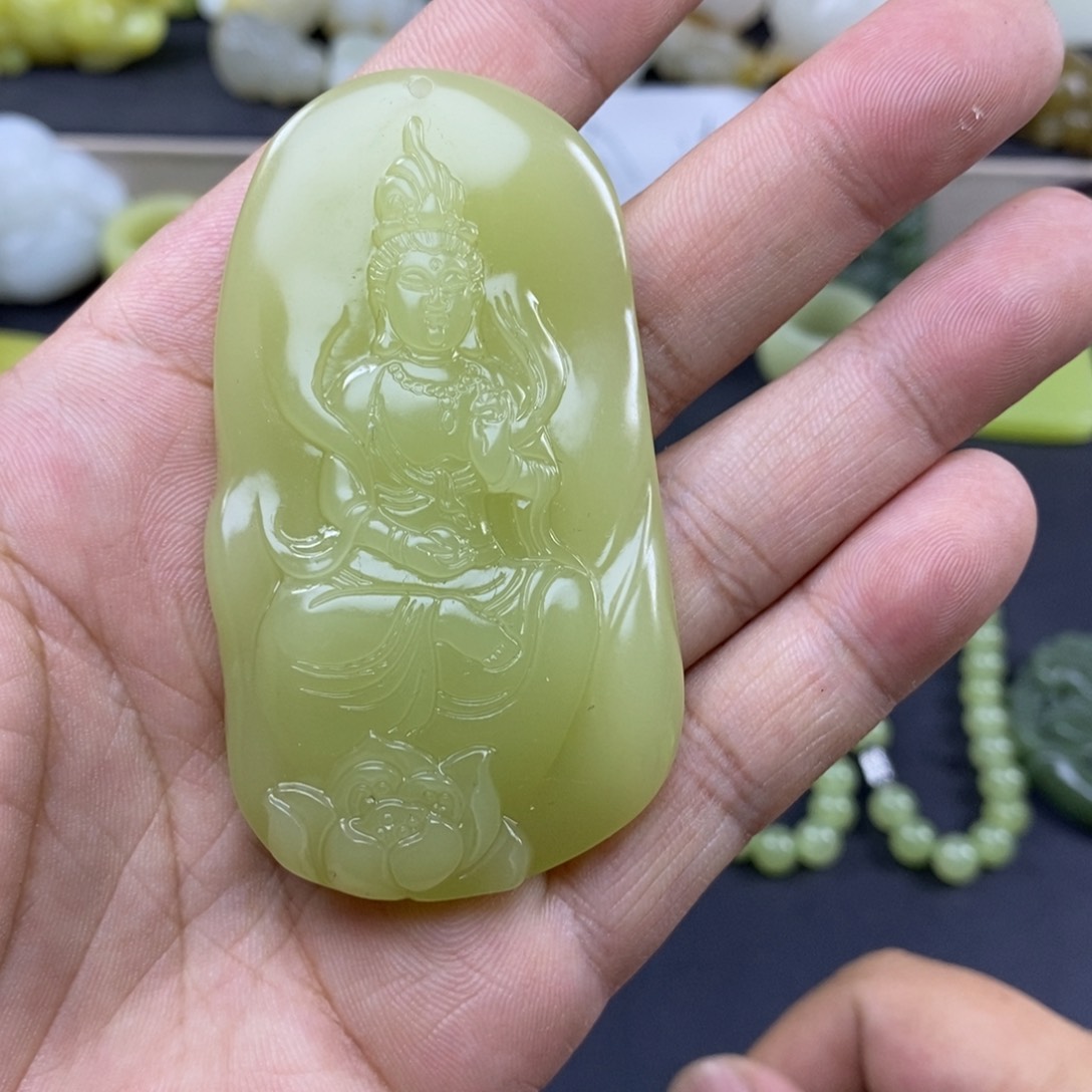 和田玉未镶嵌颈饰清****雨