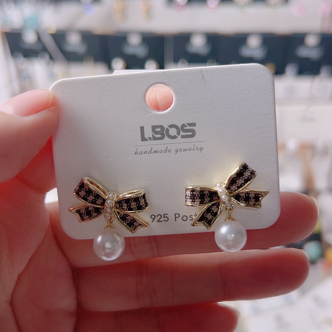 锆石纯铜合金耳环的颜色