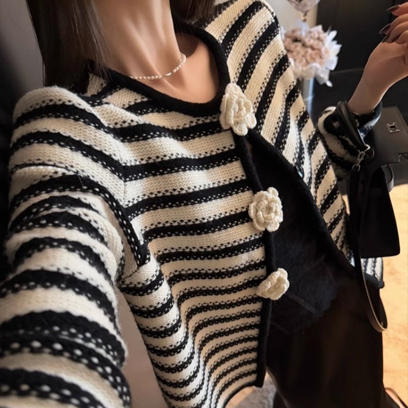 早秋新款法式立体山茶花高级感针织衫毛衣小众条纹设计感开衫女
