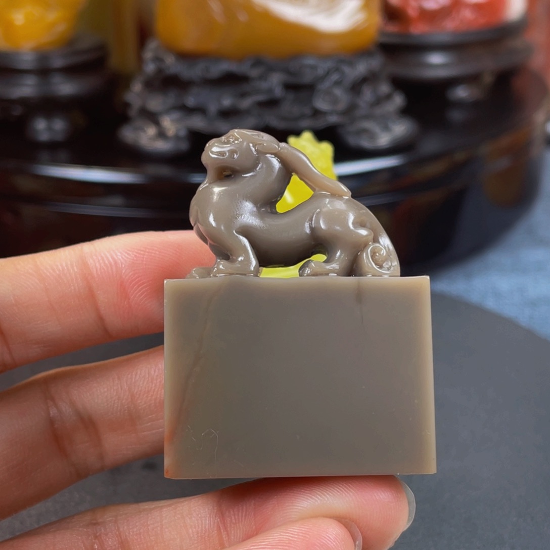 寿山石印石哦****心寿山石雕刻