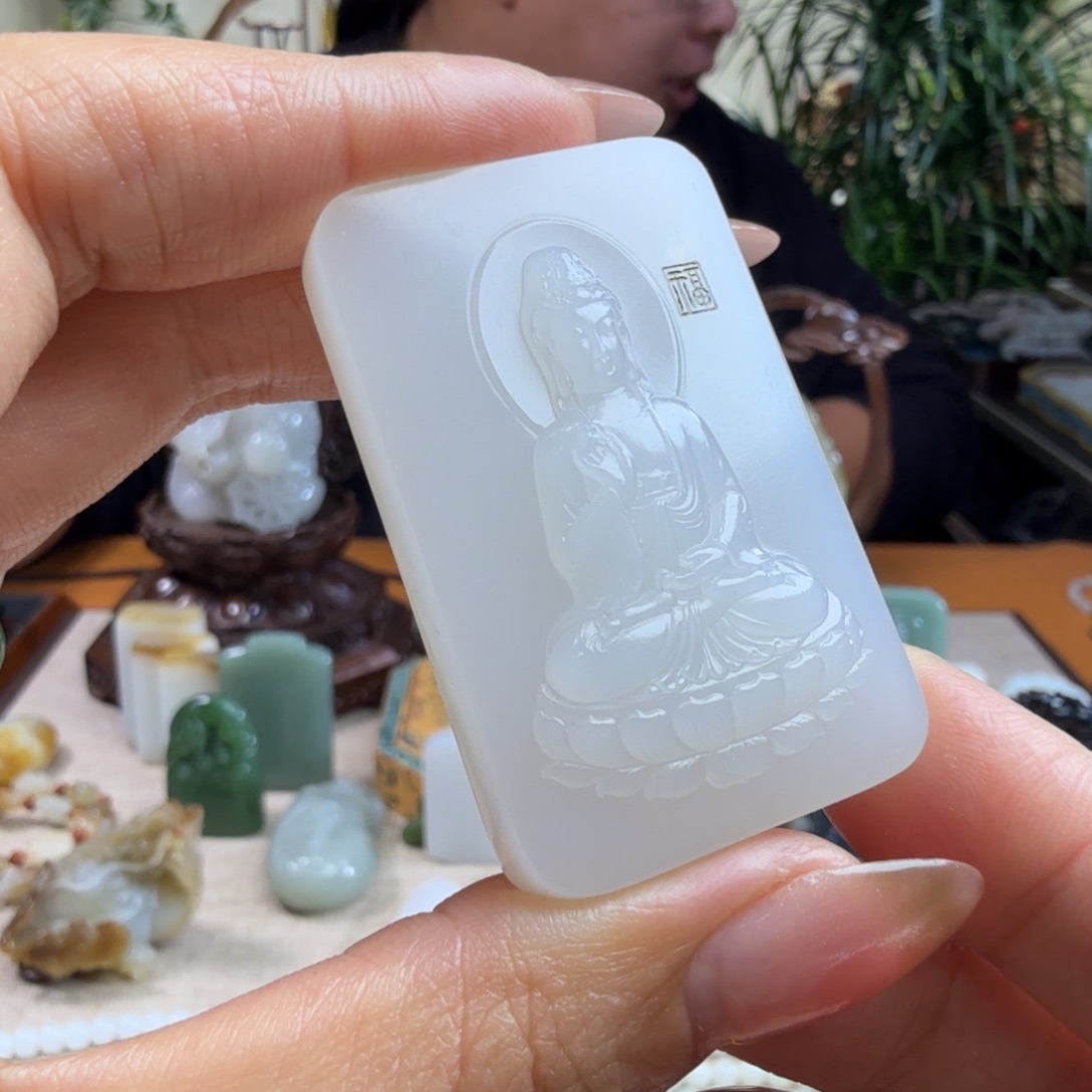 和田玉挂件未镶嵌憨**妈